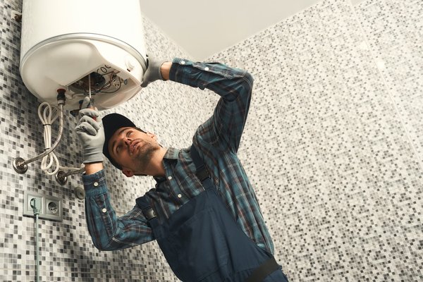 Comment gérer les urgences en plomberie, chauffage et électricité ?